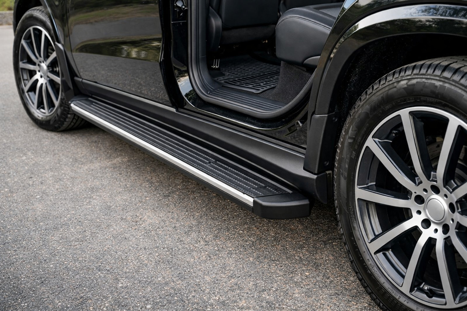 Mercedes GLS X167: Zubehör für saubere Schweller und leichteren Einstieg