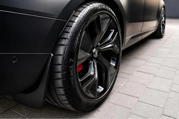 Range Rover Sport 2025 Update: Montage stylischer Alufelgen Foto 7