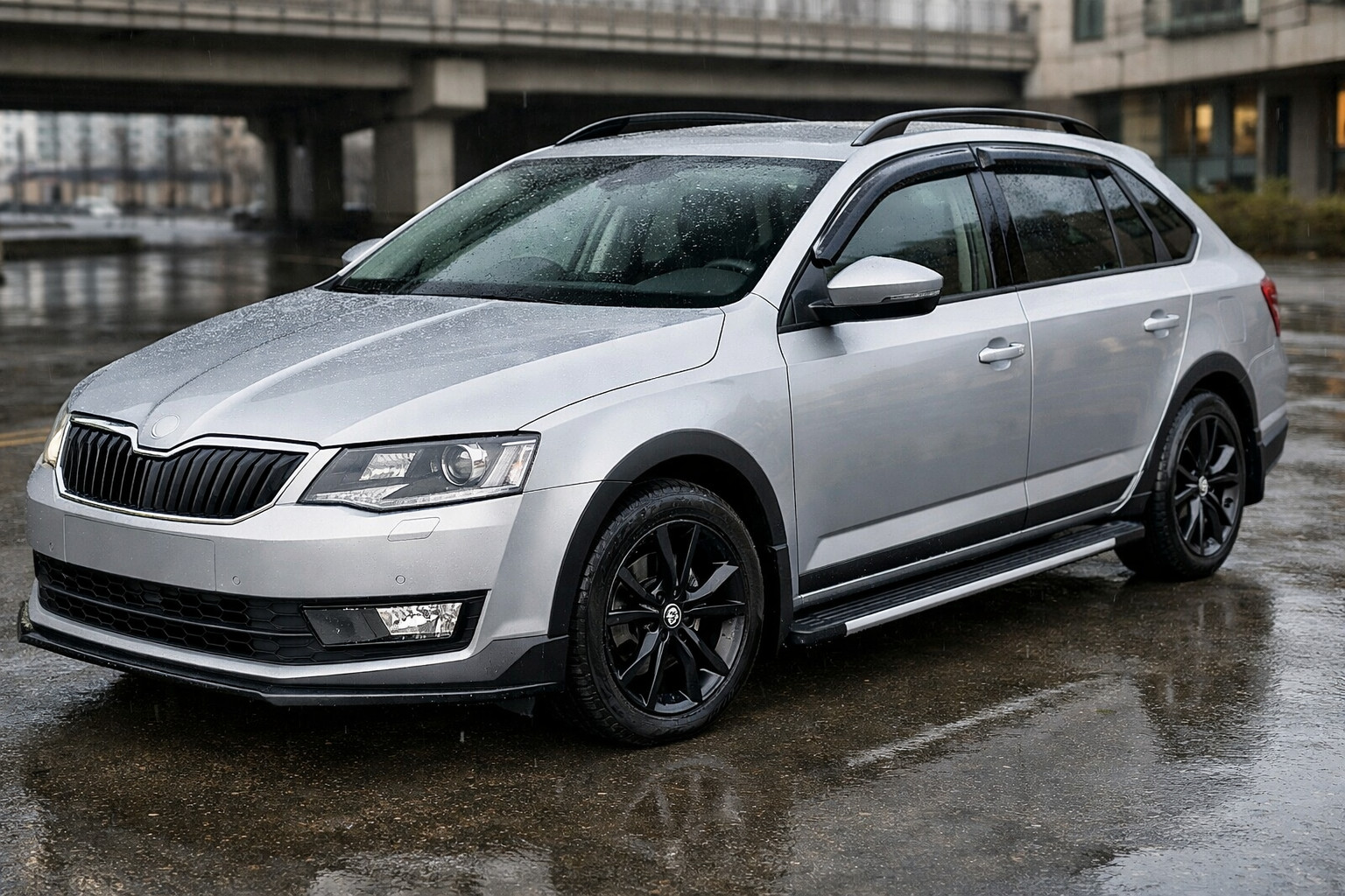 Start-Upgrade für Skoda Octavia A7: Stadt, Regen, saubere Schweller