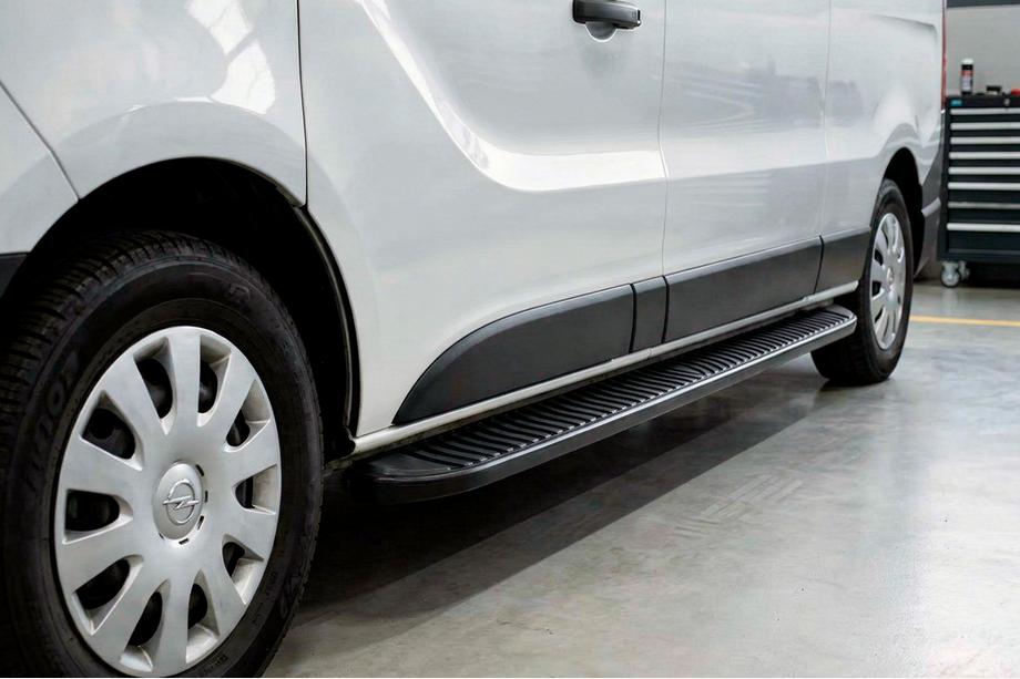Opel Vivaro 2015-2019 Seitenschweller Tayga Black (2 Stk., Aluminium) Image