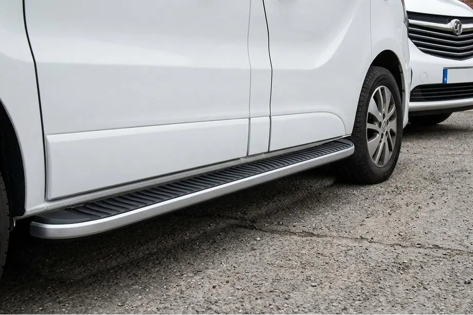 Renault Trafic 2015- Seitenschweller Tayga Black (2 Stk., Aluminium) Image
