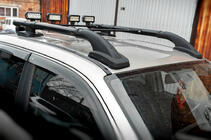 Volkswagen Amarok 2010-2022 Dachreling Black Shark (mit Querträgern) Foto 2