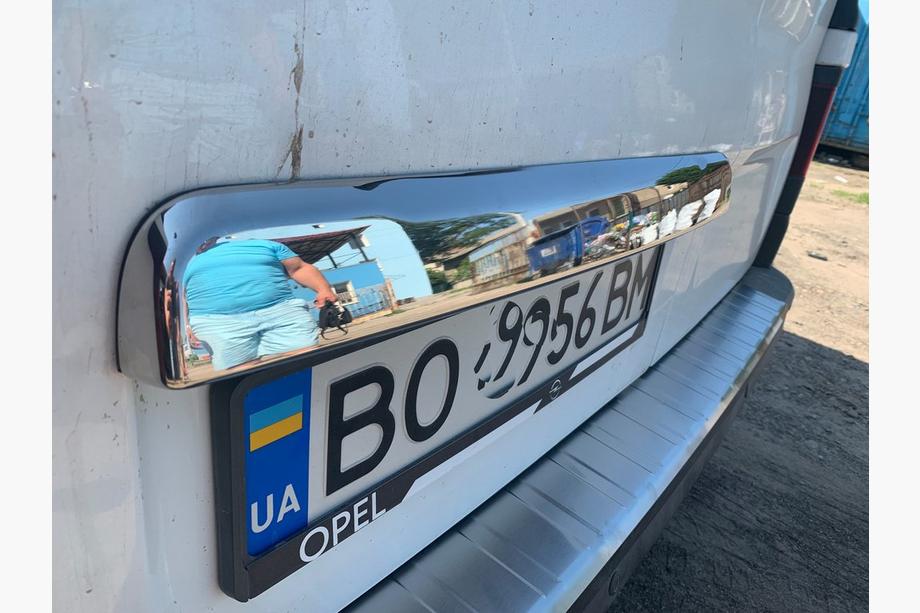 Opel Vivaro 2015-2019 Chromleiste über dem Kennzeichen (Edelstahl) Carmos - Türkischer Edelstahl Foto 5