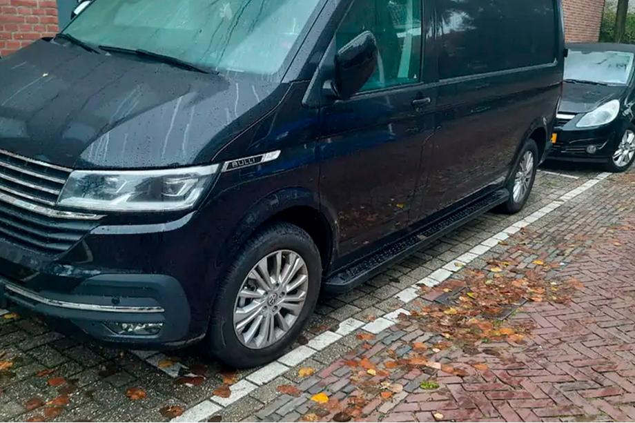 Volkswagen T6 2015-2024 Trittbretter Allmond Black (2 Stk., Aluminium) Image