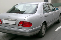 Mercedes E-class W210 1995-2002 Kofferraumleisten über dem Kennzeichen (Sedan) Foto 1