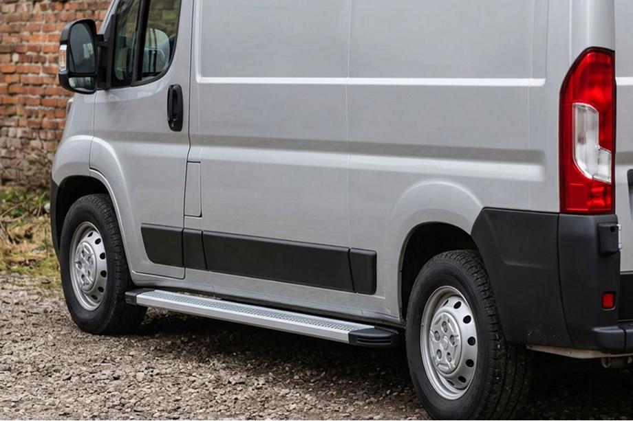 Peugeot Boxer 2006-2025 Seitenschweller Maya V2 (2 Stk., Aluminium) Image