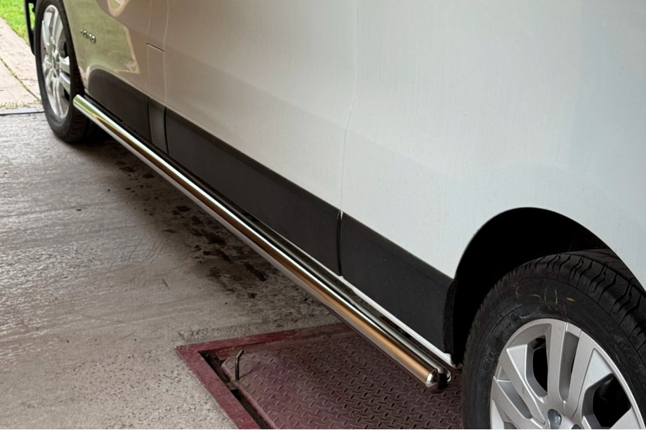 Renault Trafic 2001–2015 Seitliche Rohre BB002 (2 Stk., Edelstahl) 60 mm, kurzer Radstand Foto 7