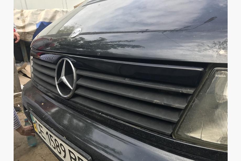 Mercedes Vito W638 1996-2003 Zierleiste für Kühlergrill (Kunststoff) Schwarz Matt Foto 2