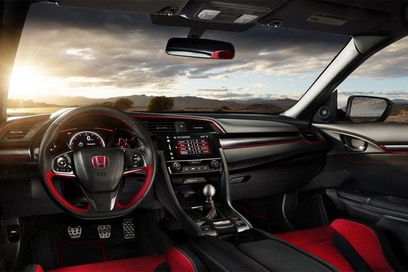 Die Bekanntschaft mit dem Honda Civic Type R der neuen Generation Foto 4