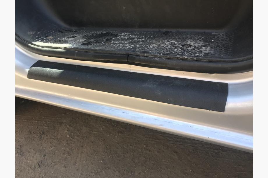 Opel Vivaro 2001–2015 ABS Einstiegsleisten Abdeckungen (2 Stk, DDU) matt Foto 8