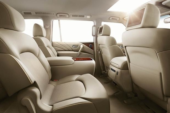 Durchsuchen Sie die aktualisierte SUV Nissan Armada Foto 2