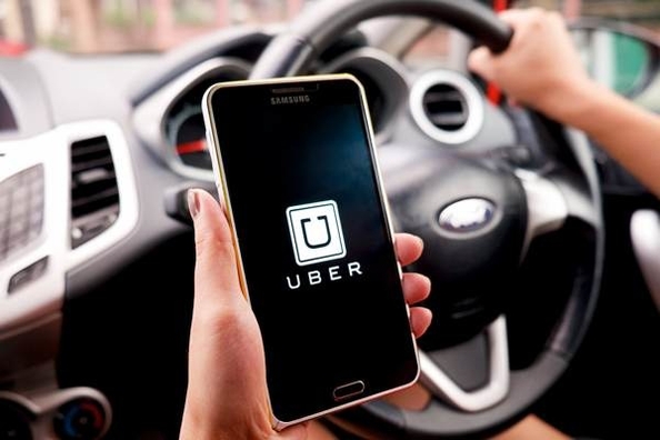 Passagiere und Fahrer von Uber Kommunikation über den integrierten Chat