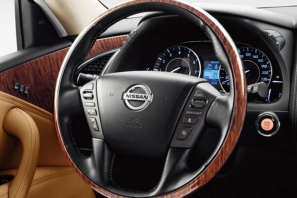 Durchsuchen Sie die aktualisierte SUV Nissan Patrol Foto 4