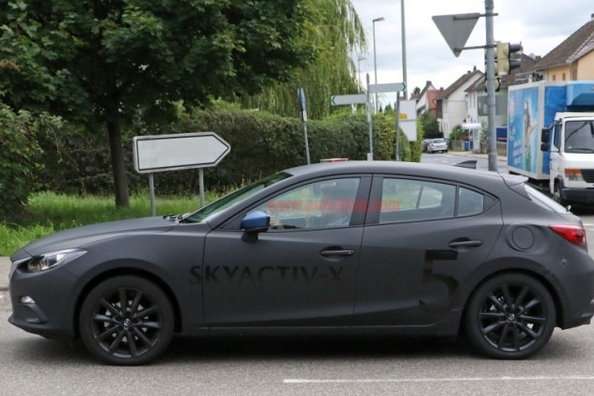 Mazda wird seinen neuen drei-Motor mit einem innovativen Foto 3