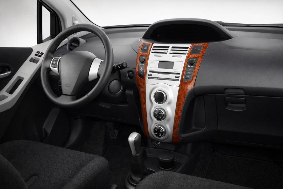 Toyota Yaris 2006-2011 Armaturenbrett Abdeckungen Foto 1