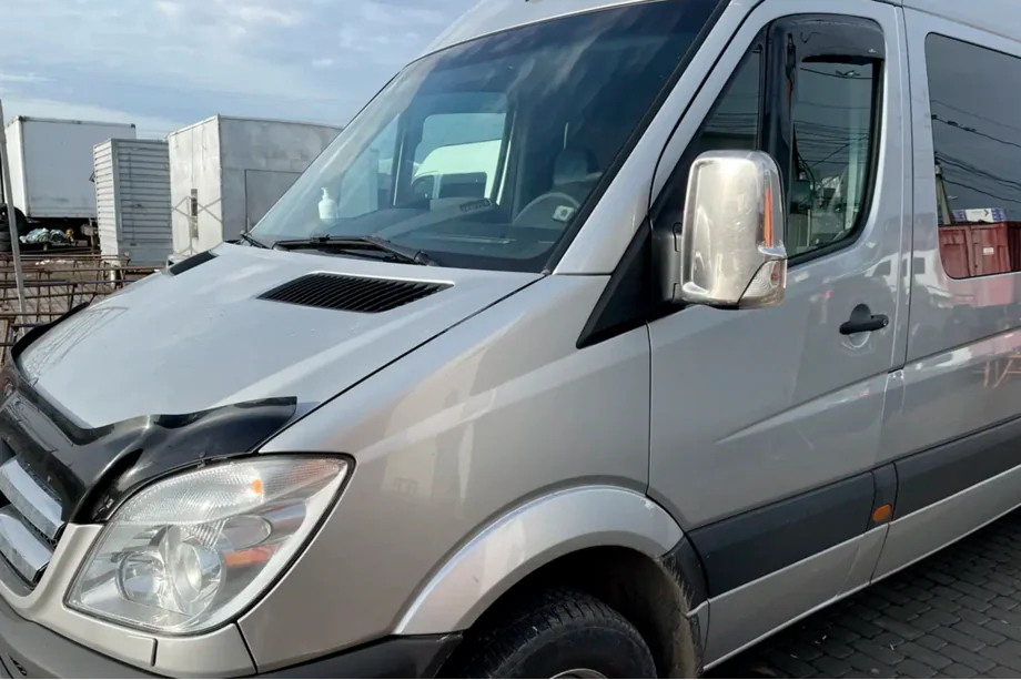 Mercedes Sprinter W906 2006–2018 Windabweiser zum Kleben (2 Stk, HIC) Foto 10