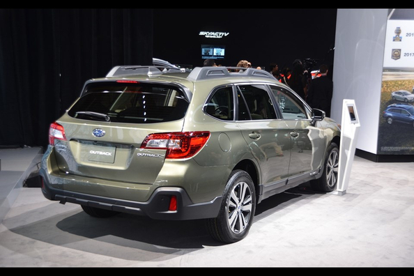 Überblick über Subaru Outback Kombi Foto 5