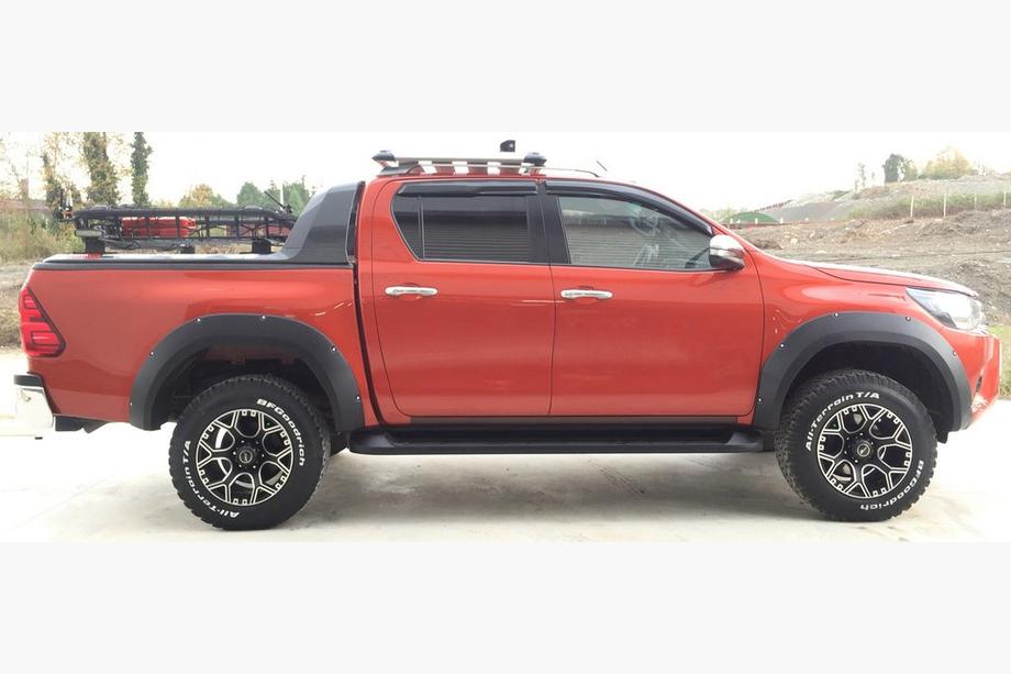Toyota Hilux 2015- Kotflügelverbreiterungen (2015-2020, ABS, zum Verschrauben) Foto 12