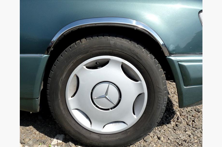 Mercedes E-class W124 1984–1997 Radlaufverkleidungen 1989-1995 (4 Stk, Edelstahl) Foto 2