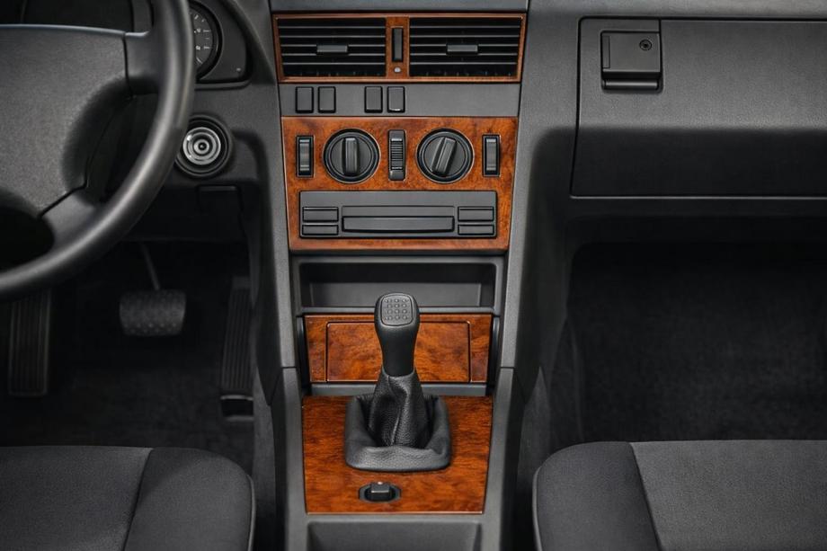 Mercedes C-class W202 1993-2001 Armaturenbrett Abdeckungen (1993-1995) Image
