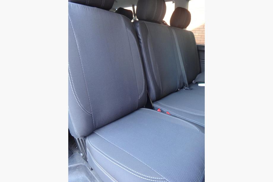 Volkswagen T5 2010-2015 Autositzbezüge (Kunstleder↗Stoff, Premium) Vordersitze (1+1) Foto 8