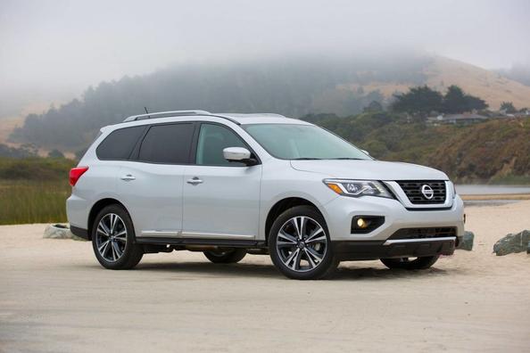 Übersicht 7-Sitzer aktualisierte Crossover Nissan Pathfinder Foto 2