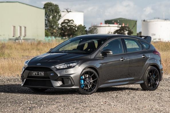 Übersicht der sportlichen Fließheck-Version des Ford Focus RS