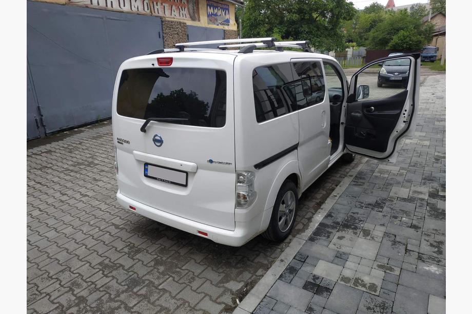 Nissan NV200 2009- Dachreling Chrom 164 cm, Gusseiserne Fuesse Foto 2