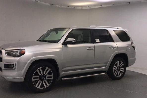 Übersicht der Toyota 4Runner SUV der fünften Generation Foto 4