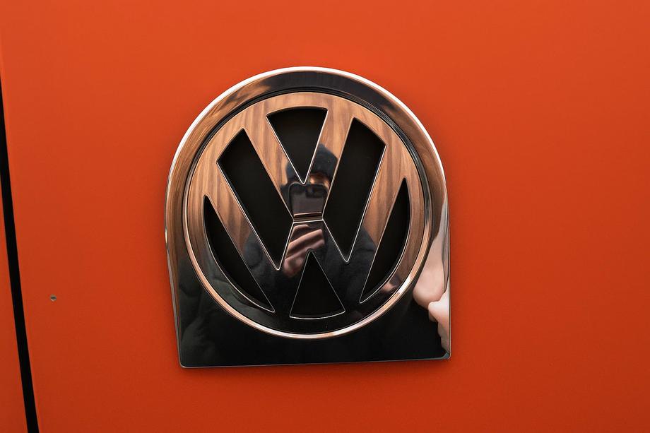Volkswagen Caddy 2004-2010 Chrom Rahmen Hecklogo (Edelstahl) Image