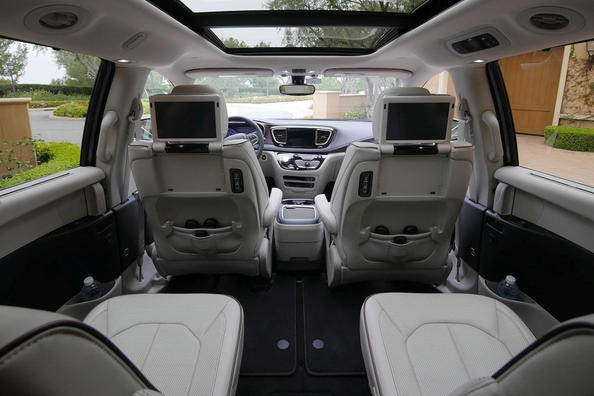 Übersicht Minivan Chrysler Pacifica Foto 6