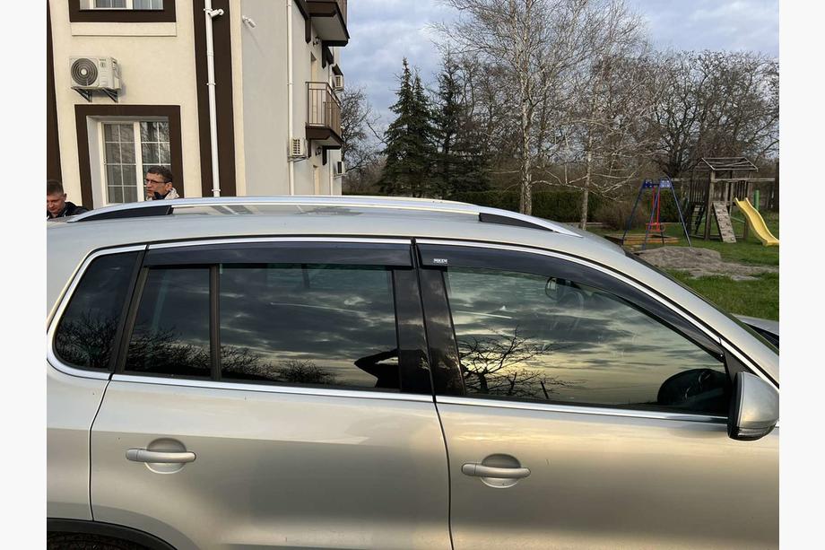 Volkswagen Tiguan 2007-2016 Windabweiser mit Chromleisten (4 Stk, Niken) Foto 3