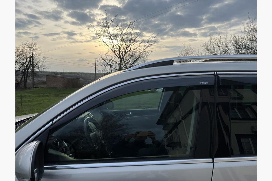 Volkswagen Tiguan 2007-2016 Windabweiser mit Chromleisten (4 Stk, Niken) Foto 5