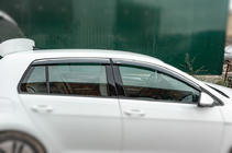 Volkswagen Golf 7/E-Golf 2012-2020 Windabweiser mit Chromleiste HB (4 Stk, Niken) Foto 3
