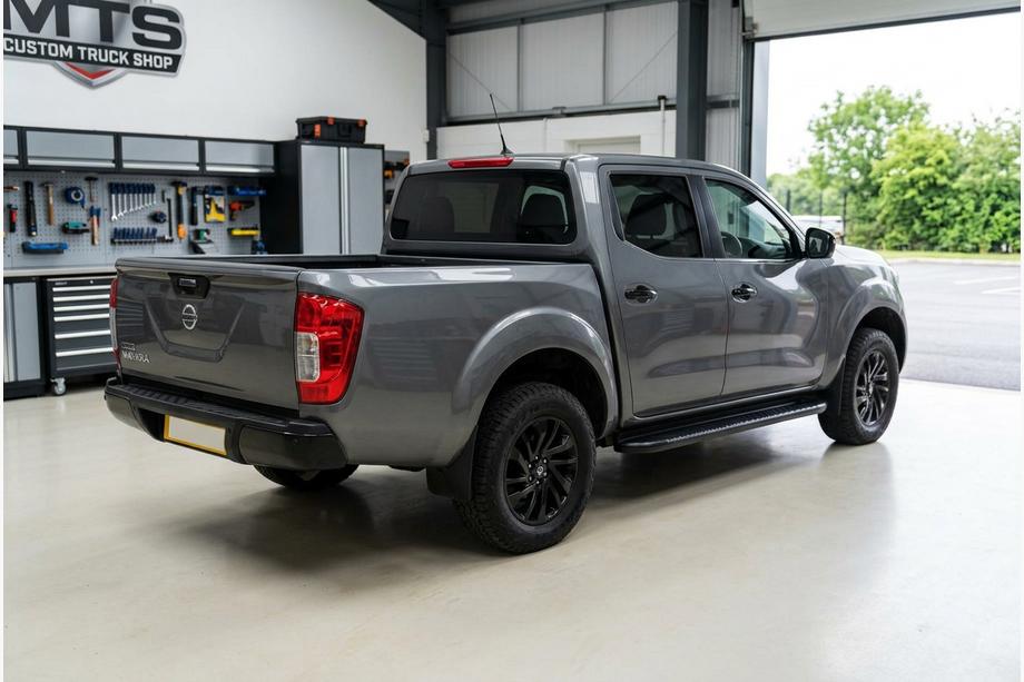 Nissan Navara/NP300 2016- Seitenschweller Bosphore Black (2 Stk., Aluminium) Foto 1