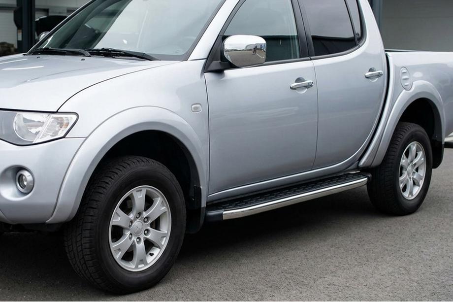 Mitsubishi L200 2015-2024 Trittbretter BlackLine (2 Stk, Aluminium) Image