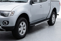 Mitsubishi L200 2015-2024 Trittbretter Duru (2 Stk., Aluminium) Foto 1