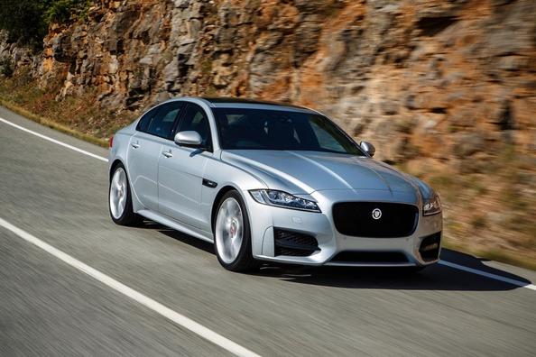 Übersicht der Jaguar XF Limousine der zweiten Generation Foto 7