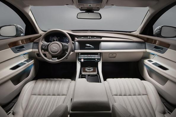 Übersicht der Jaguar XF Limousine der zweiten Generation Foto 2