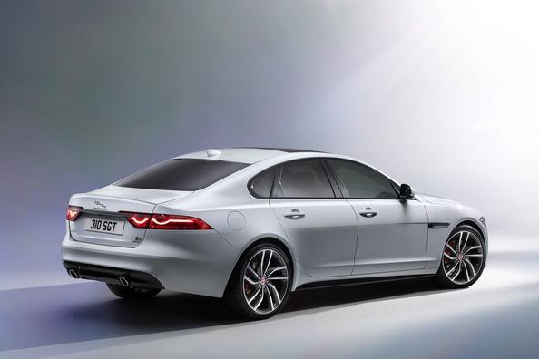Übersicht der Jaguar XF Limousine der zweiten Generation Foto 4