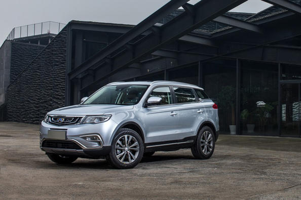 Übersicht über Crossover Geely Atlas Foto 3