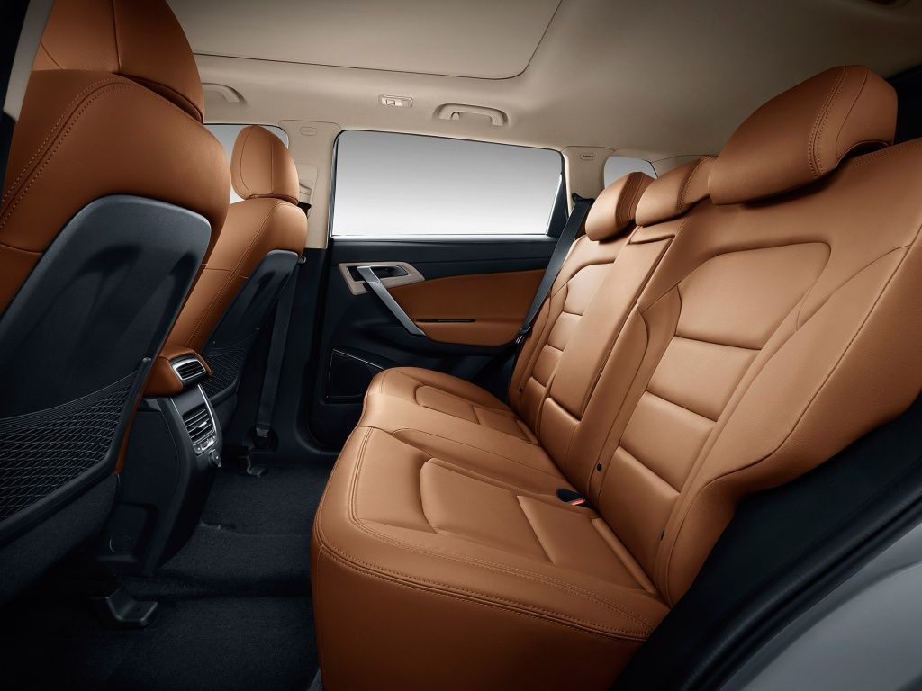 Übersicht über Crossover Geely Atlas