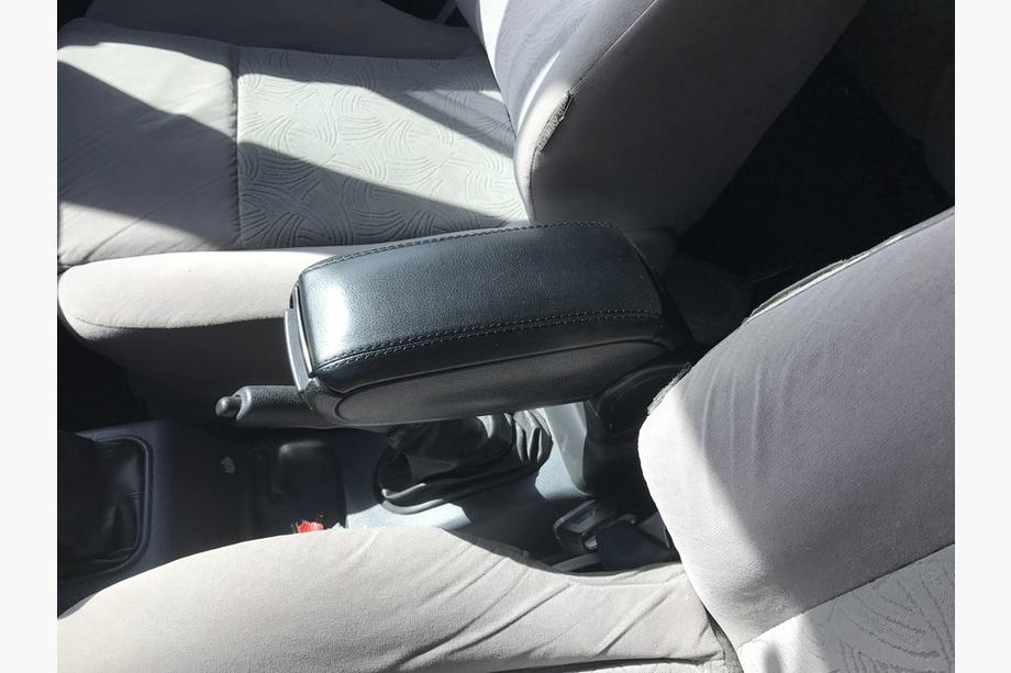 Ford Connect 2006–2009 Armlehne Foto 2