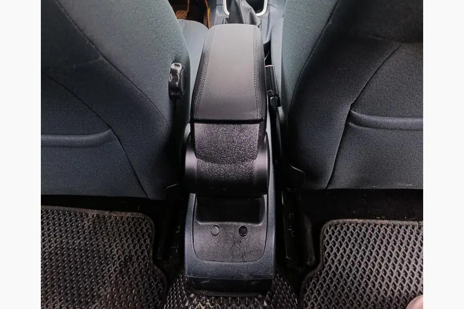 Ford Fiesta 2008-2017 Armlehne Foto 2
