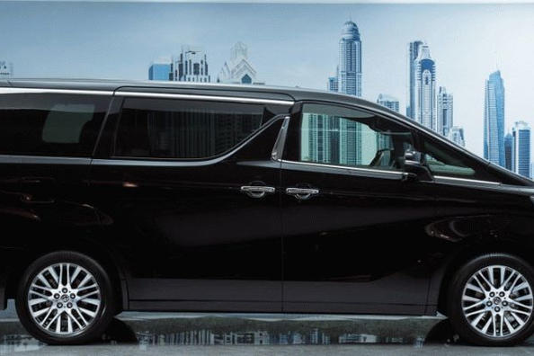 Das Toyota Alphard Minivan der Dritten Generation Foto 9