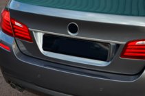 BMW 5 Series F10/F11 2010–2016 Chromleiste über dem Kennzeichen SD (Edelstahl) Foto 5
