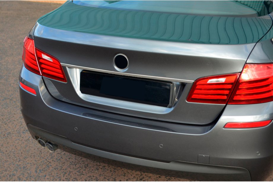 BMW 5 Series F10/F11 2010–2016 Chromleiste über dem Kennzeichen SD (Edelstahl) OmsaLine - Italienischer Edelstahl Foto 4