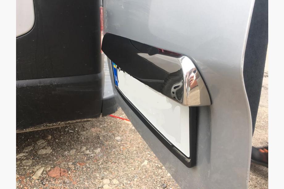 Nissan NV300/Primastar 2016- Chromleiste über dem Kennzeichen (Edelstahl) Carmos - Türkischer Edelstahl Foto 5