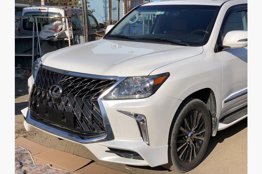 Lexus LX570/450d 2008-2022 Frontstoßstange für 2008-2015 im Facelift-Stil (grundiert zum Lackieren) Schwarz Foto 12