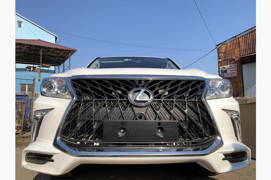 Lexus LX570/450d 2008-2022 Frontstoßstange für 2008-2015 im Facelift-Stil (grundiert zum Lackieren) Schwarz Foto 11